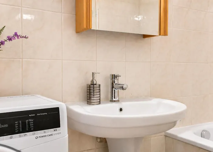 Wanderlust 2br In The Heart Of It Apartment